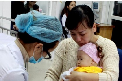 Bị kiến đốt, đến bệnh viện điều trị lại bị thêm…bệnh sởi